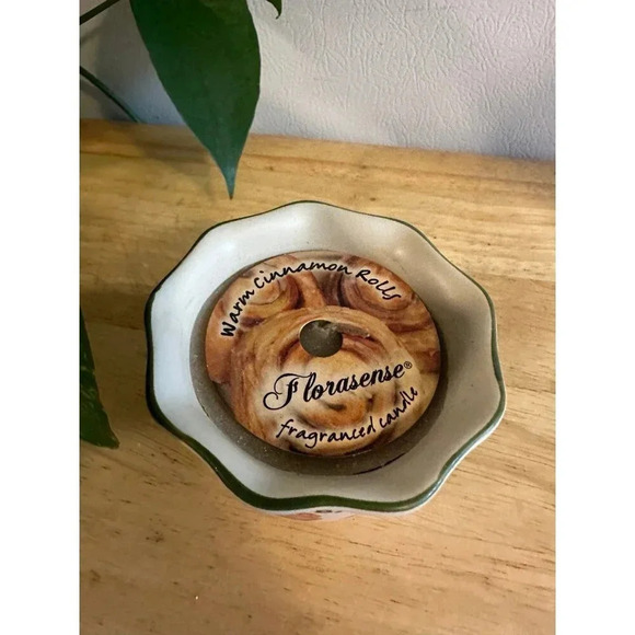 Florasense Warm Cinnamon Rolls fragrance candle - Picture 2 of 7